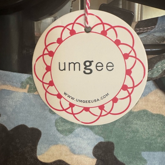 Umgee Camouflage and Black Short Sleeve Tee - Picture 2 of 7